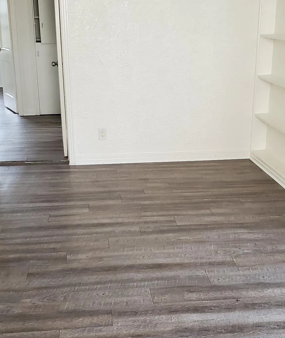 3305 Division St — Photo 2