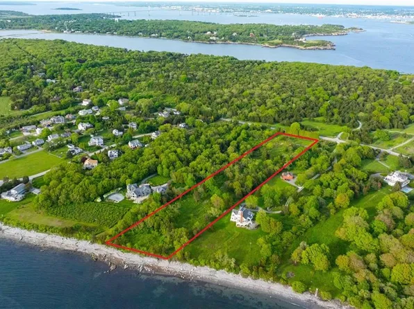 424 Beavertail Rd, Jamestown, RI 02835