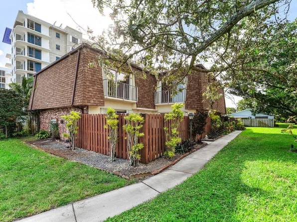 562 SE 27th Terrace, Boynton Beach, FL 33435