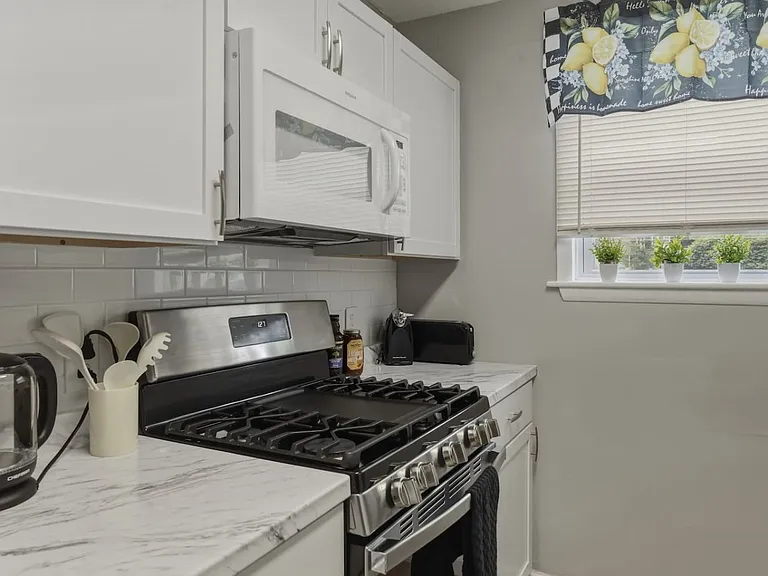 141 W Pulteney St #103 — Photo 16