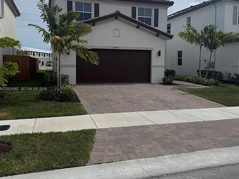 2584 SE 25th Ave — Photo 3