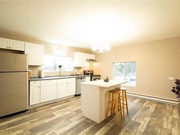 3rd image of 122 Mill St