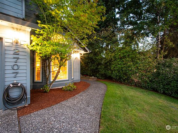 3rd image of 2707 SE Briarwood Drive