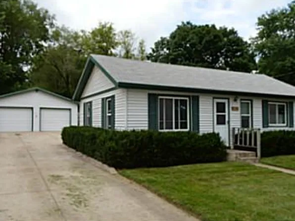 425 Main St, Carlisle, IA 50047