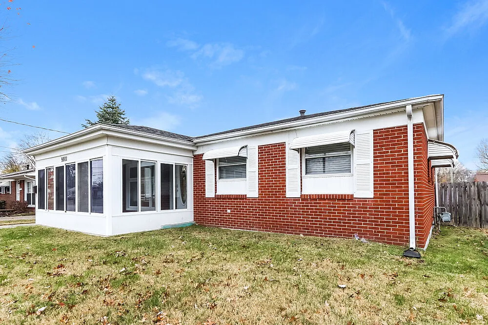 3 bed, 2.0 bath, 1053 sqft, $1,725 — Photo 3