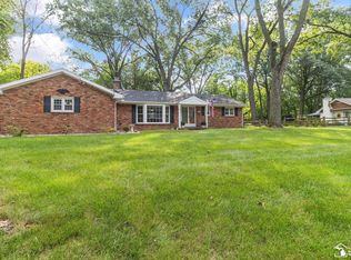 3319 Deepwood Dr, Lambertville, MI 48144