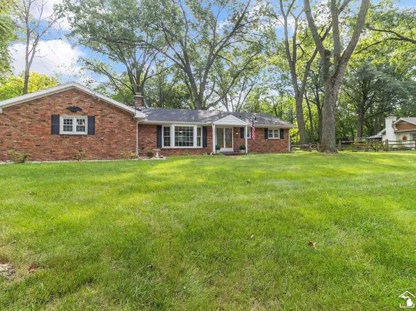 3319 Deepwood Dr, Lambertville, MI 48144