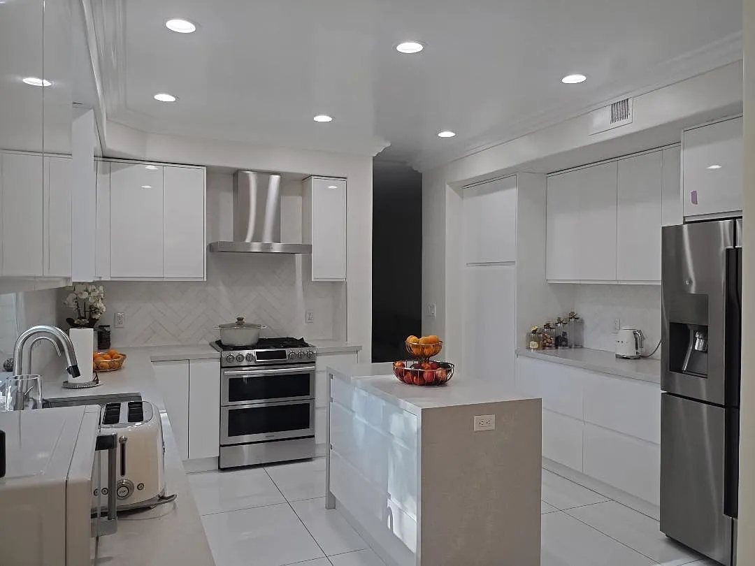 5 bed, 2792 sqft, $6,450 — Photo 4