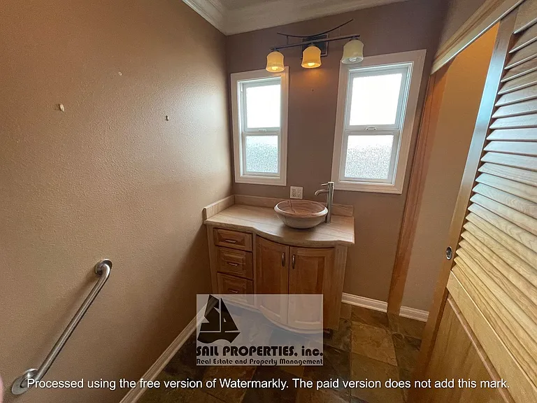 220 Baltimore Ave — Photo 9