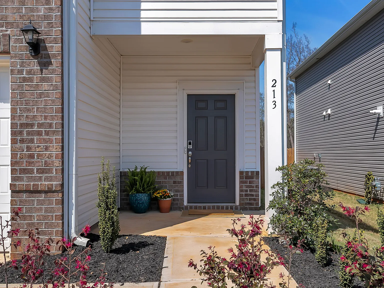 3 bed, $2,300 — Photo 3