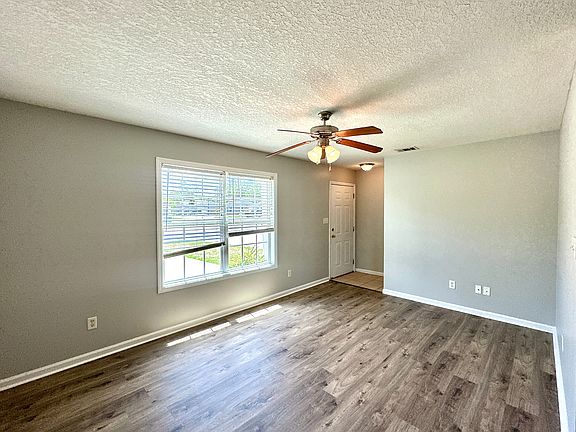 4th image of 1730 Forsyth Pl #B