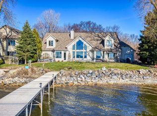 510 Plummers Harbor Rd, Neenah, WI 54956