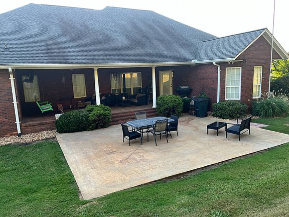 2nd image of 473 Lakeview Dr