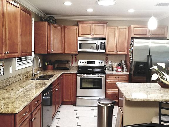 5th image of 641 NE Helicon Lane