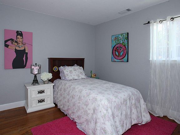 4th image of 142 Marian Ln