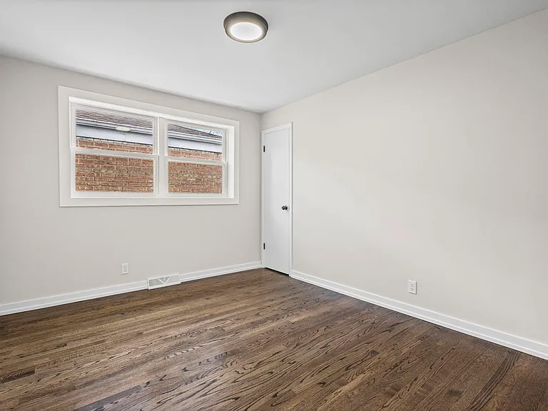 1723 W 75th Pl — Photo 10