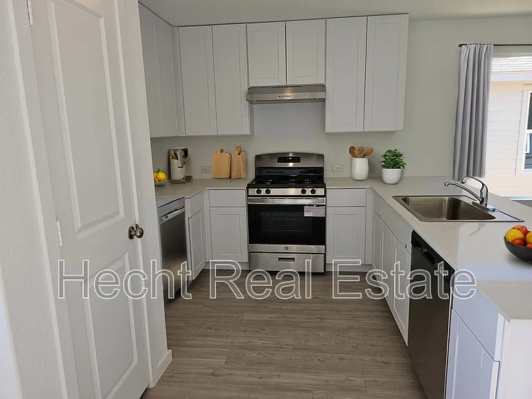 2440 Lost Creek Rd — Photo 14