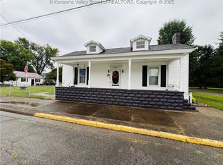 400 Mulberry St, Ravenswood, WV