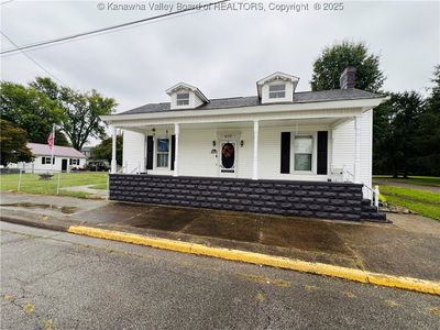 400 Mulberry St, Ravenswood, WV, 26164