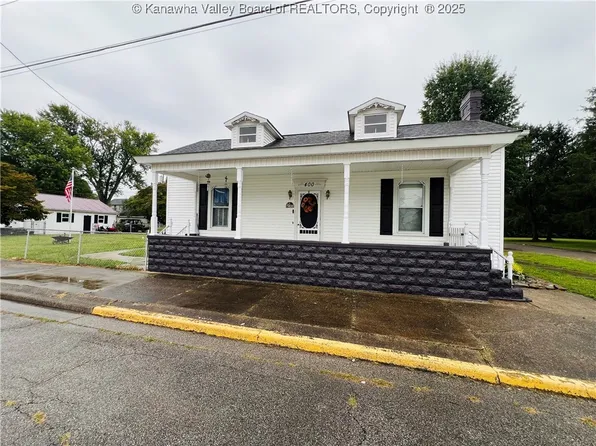 400 Mulberry St, Ravenswood, WV 26164