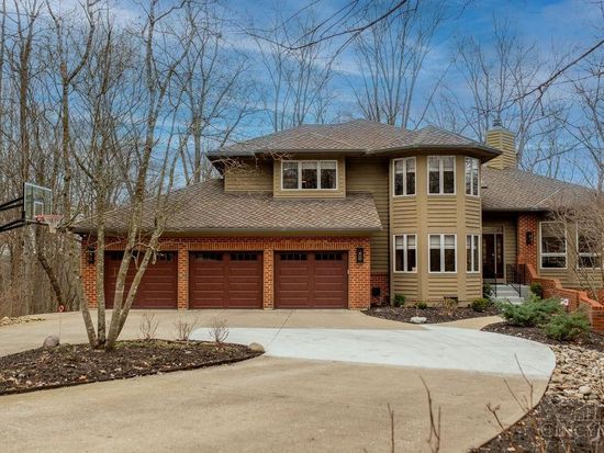 892 Country Club Dr, Cincinnati, OH 45245