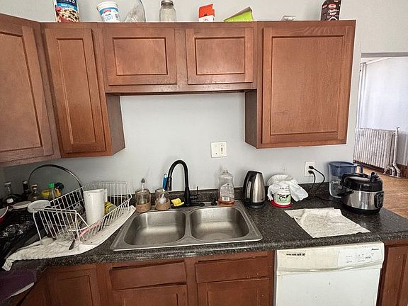 3rd image of 1039 Lawson Ave E
