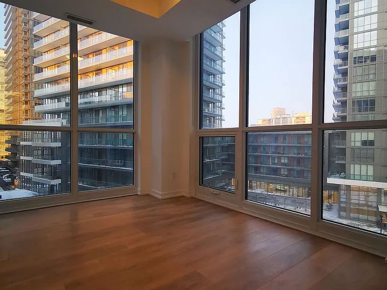36 Manor Rd E #524 — Photo 4