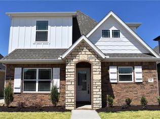 818 N Malbec Rd, Fayetteville, AR 72704