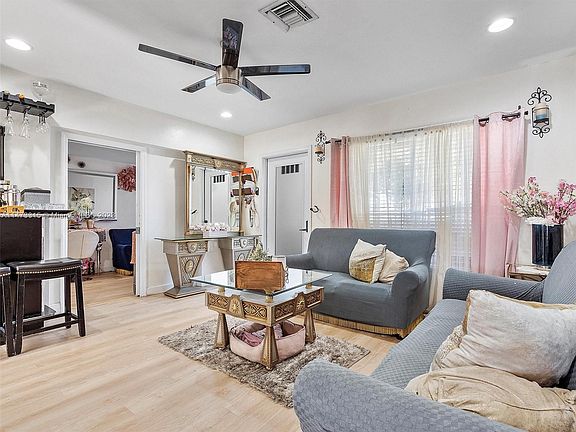5th image of 5109 NE 5th Ave