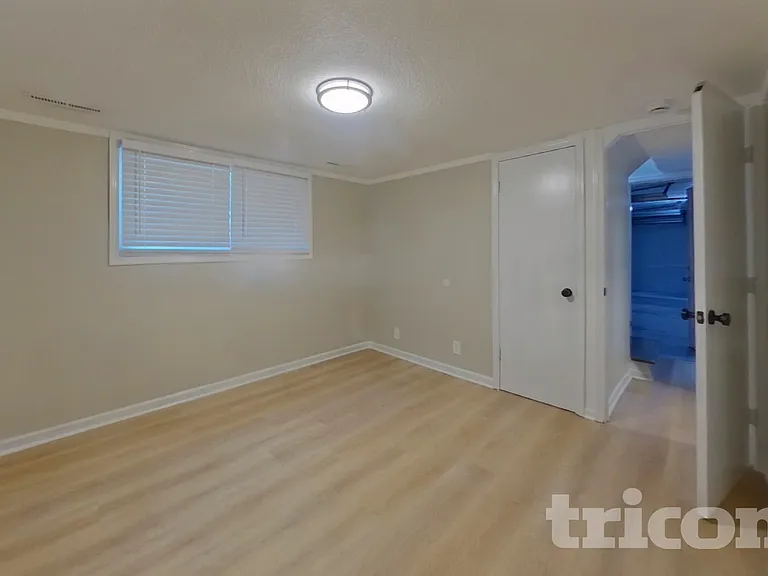 607 NE Darwin St — Photo 12