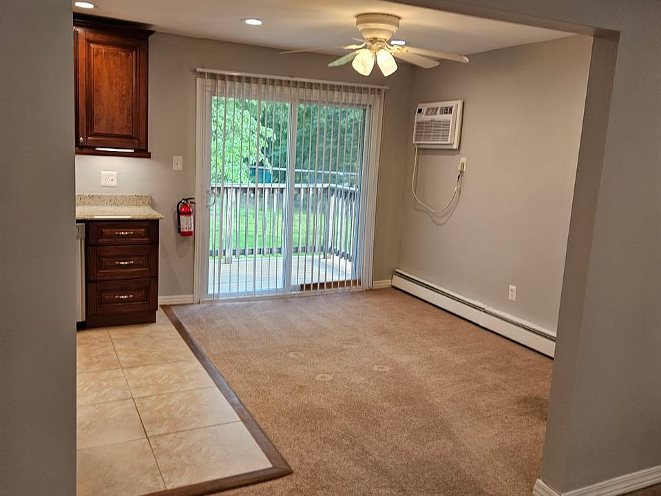 Eat-In Kitchen
