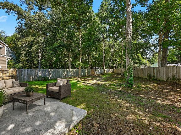 4th image of 137 Stonehurst Dr