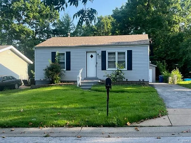 212 Connolly Dr photo 1
