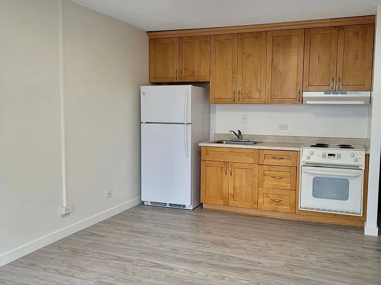 500 University Ave #305 — Photo 2