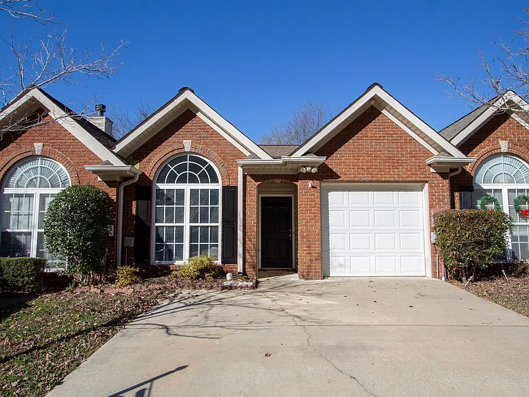 157 Hayesbury Ct — Photo 2