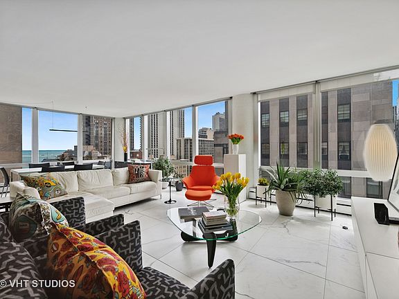 3rd image of 1300 N Astor St Unit 14A