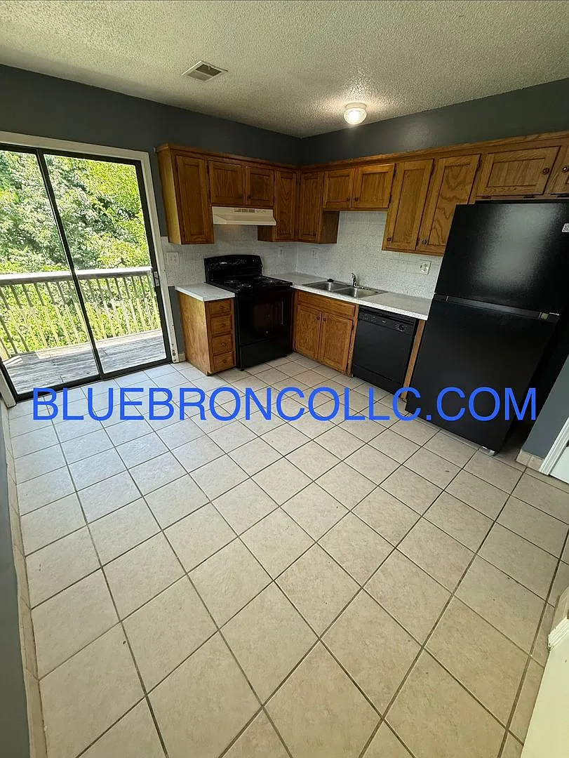 206 Sky Vue Dr. — Photo 4