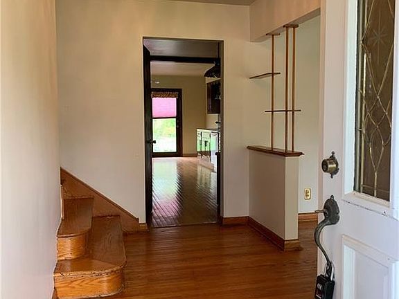 4th image of 215 Mission Meade Dr
