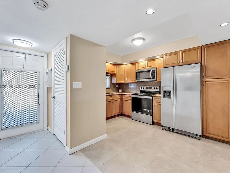 9811 N Hollybrook Lake Dr #103 — Photo 3