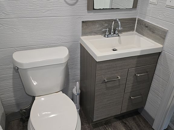 4th image of 418 Joy Ln #1