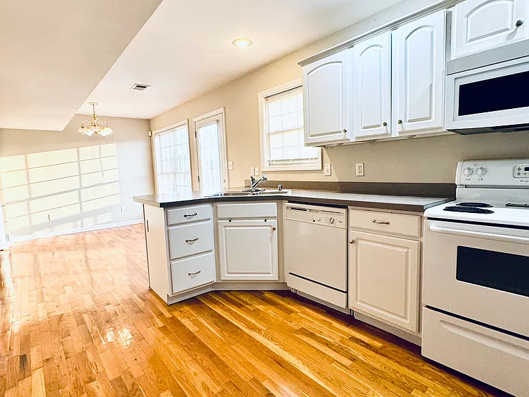 645 Hampton Way #1 — Photo 19