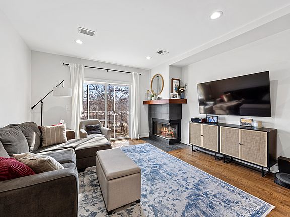 2nd image of 2520 W Bloomingdale Ave APT C