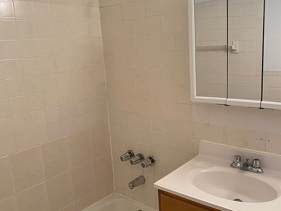 5th image of 3825 Parsons Blvd APT 5M
