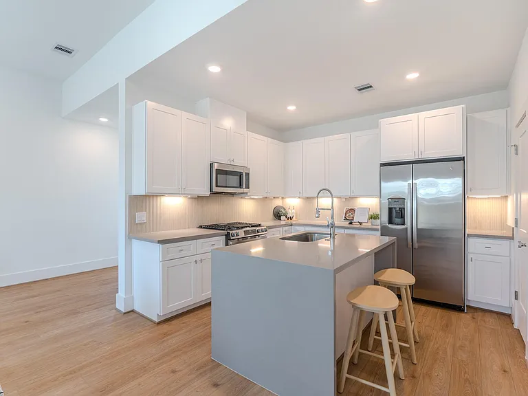 7613 Victory Reserve St — Photo 31