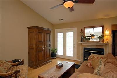 4th image of 4245 Canterbury Green Way