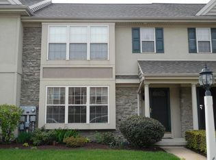 652 Royal View Dr, Lancaster, PA 17601