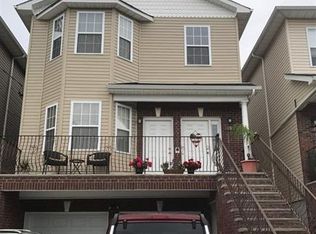 15 Oak St, Bayonne, NJ 07002