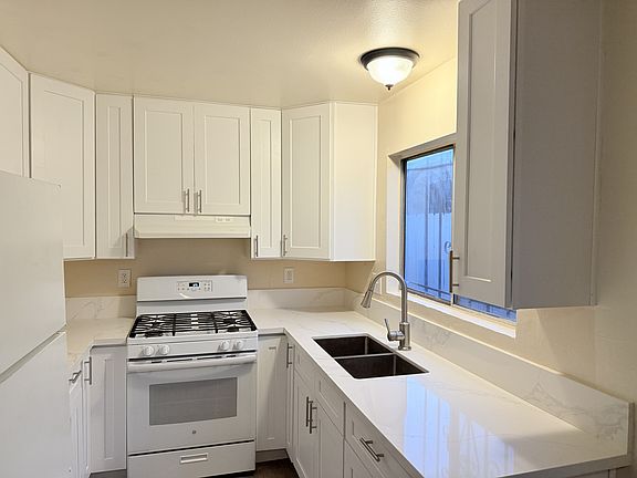 3rd image of 3741 Marlborough Ave #2