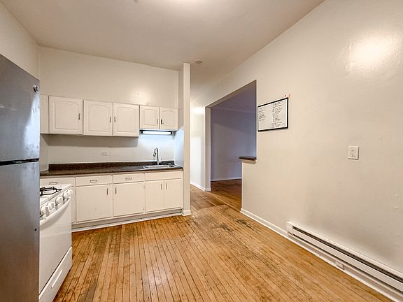 5th image of 917 W Waveland #C3
