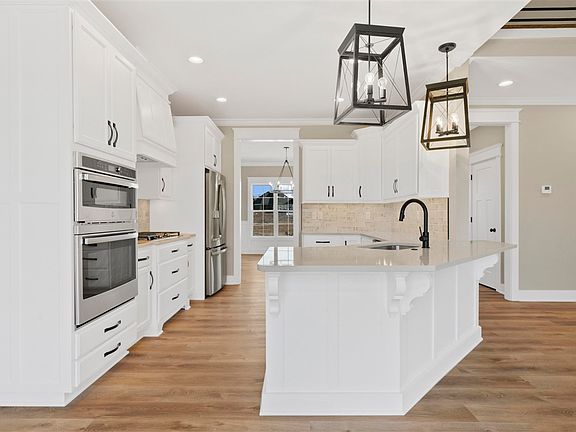 4th image of 3056 Gablewood Ave